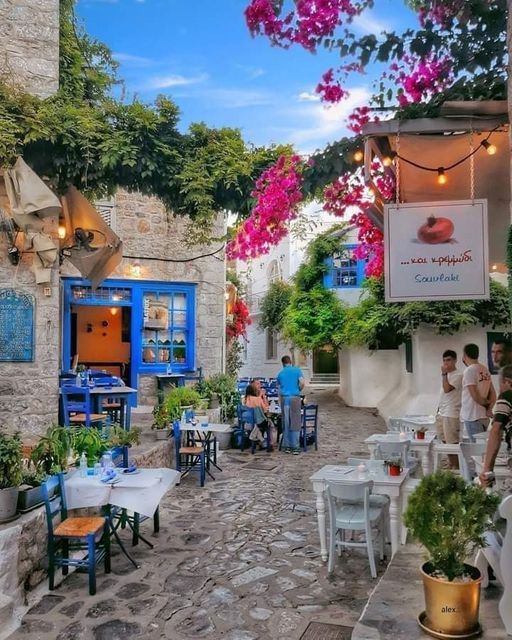 A RARE STOP IN HYDRA, A STEP BACK IN TIME – JOIN US NOW !